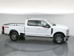 Ford Super Duty F-350 SRW LARIAT 4WD Crew Cab 6.75' Box 2026 — side view