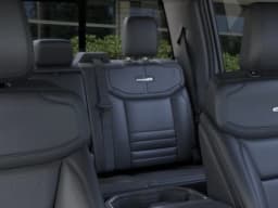 Ford Super Duty F-350 SRW Platinum 4WD Crew Cab 6.75' Box 2026 — side view