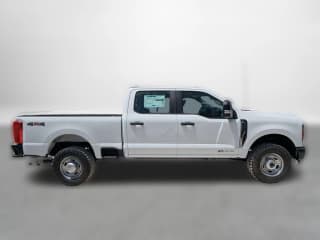 Ford Super Duty F-350 SRW XL 4WD Crew Cab 6.75' Box
