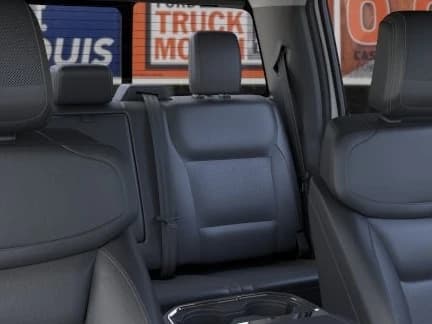 Ford Super Duty F-350 SRW LARIAT 4WD Crew Cab 6.75' Box 2026 — side view