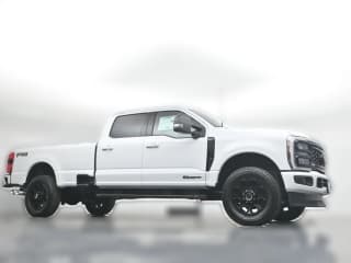 Ford Super Duty F-350 SRW XLT 4WD Crew Cab 8' Box