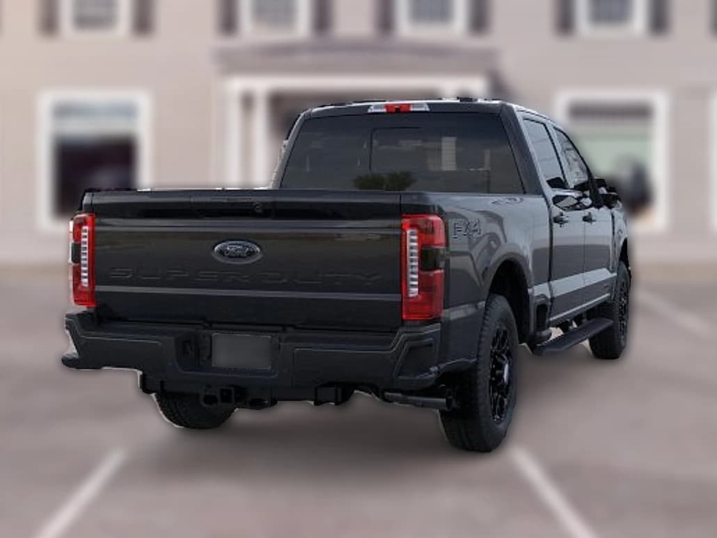 Ford Super Duty F-350 SRW LARIAT 4WD Crew Cab 6.75' Box 2026 — side view