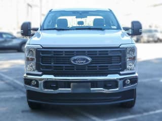 Ford Super Duty F-350 SRW XL 4WD Crew Cab 8' Box
