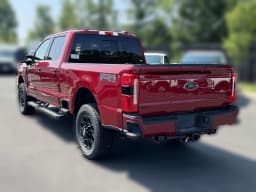 Ford Super Duty F-350 SRW LARIAT 4WD Crew Cab 6.75' Box 2025 — side view