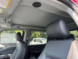 Ford Super Duty F-350 SRW LARIAT 4WD Crew Cab 6.75' Box 2025 — side view