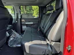 Ford Super Duty F-350 SRW LARIAT 4WD Crew Cab 6.75' Box 2025 — side view