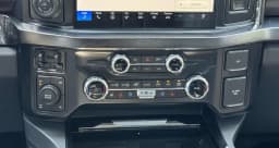 Ford Super Duty F-350 SRW LARIAT 4WD Crew Cab 6.75' Box 2025 — side view
