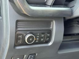 Ford Super Duty F-350 SRW LARIAT 4WD Crew Cab 6.75' Box 2025 — side view