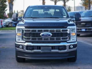 Ford Super Duty F-350 SRW XLT 4WD Crew Cab 8' Box