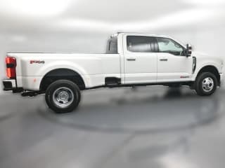 Ford Super Duty F-350 DRW Platinum 4WD Crew Cab 8' Box