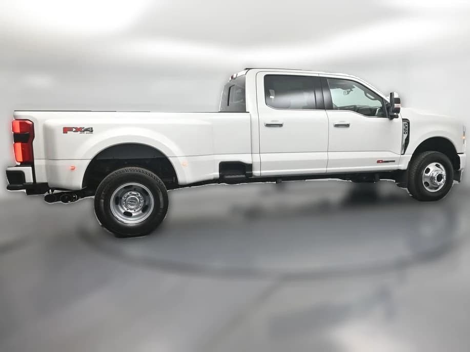 Ford Super Duty F-350 DRW Platinum 4WD Crew Cab 8' Box 2026 — side view