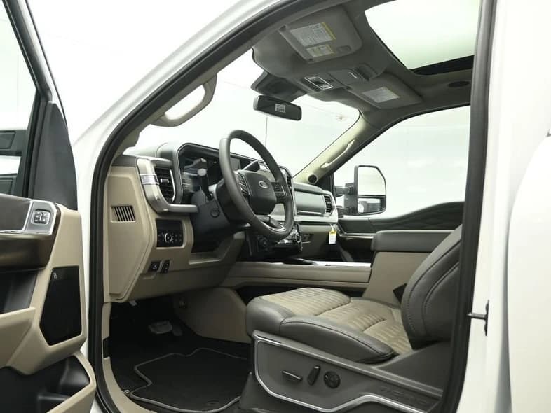 Ford Super Duty F-350 DRW Platinum 4WD Crew Cab 8' Box 2026 — side view