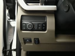 Ford Super Duty F-350 DRW Platinum 4WD Crew Cab 8' Box 2026 — side view