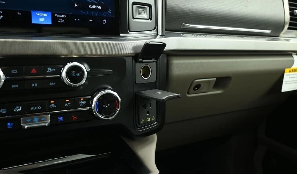 Ford Super Duty F-350 DRW Platinum 4WD Crew Cab 8' Box 2026 — side view