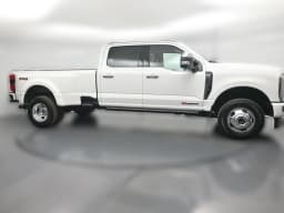 Ford Super Duty F-350 DRW Platinum 4WD Crew Cab 8' Box 2026 — side view