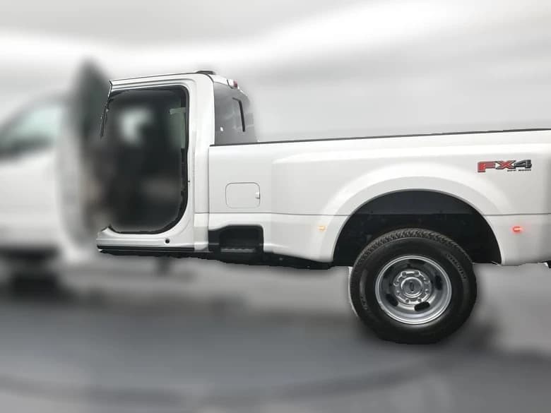 Ford Super Duty F-350 DRW Platinum 4WD Crew Cab 8' Box 2026 — side view
