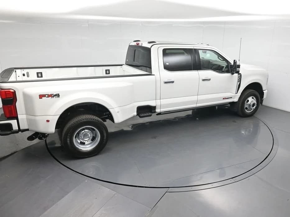 Ford Super Duty F-350 DRW Platinum 4WD Crew Cab 8' Box 2026 — side view