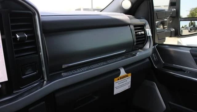 Ford Super Duty F-350 DRW Platinum 4WD Crew Cab 8' Box 2026 — side view