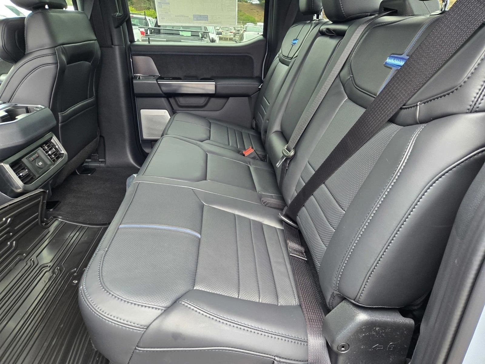 Ford Super Duty F-350 DRW Platinum 4WD Crew Cab 8' Box 2026 — side view