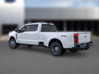 Ford Super Duty F-350 DRW LARIAT 4WD Crew Cab 8' Box