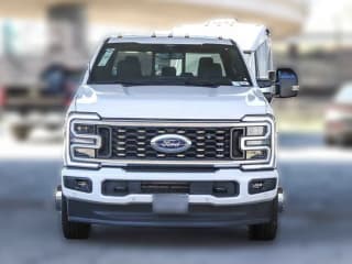 Ford Super Duty F-350 DRW Platinum 4WD Crew Cab 8' Box