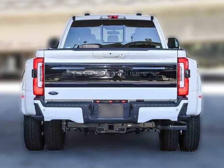 Ford Super Duty F-350 DRW Platinum 4WD Crew Cab 8' Box 2026 — side view