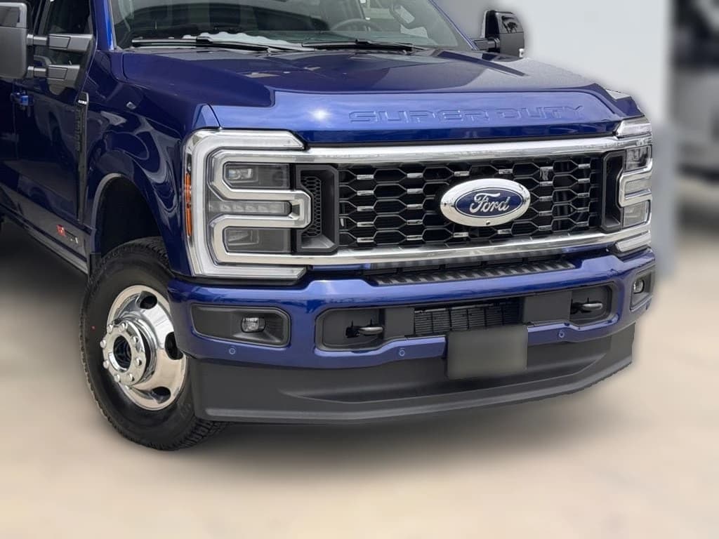 Ford Super Duty F-350 DRW Platinum 4WD Crew Cab 8' Box 2026 — side view