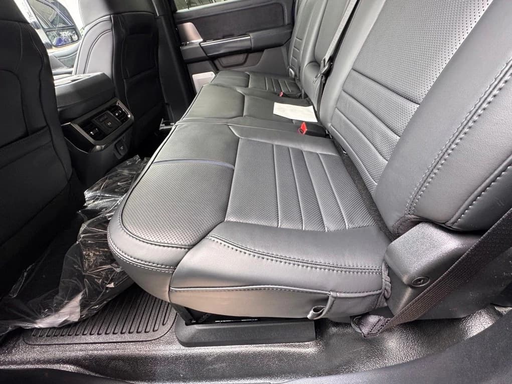 Ford Super Duty F-350 DRW Platinum 4WD Crew Cab 8' Box 2026 — side view