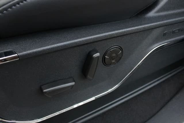 Ford Super Duty F-350 DRW Platinum 4WD Crew Cab 8' Box 2026 — side view