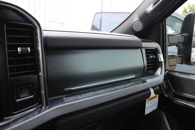 Ford Super Duty F-350 DRW Platinum 4WD Crew Cab 8' Box 2026 — side view