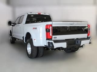 Ford Super Duty F-350 DRW Platinum 4WD Crew Cab 8' Box