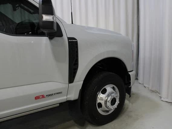 Ford Super Duty F-350 DRW Platinum 4WD Crew Cab 8' Box 2026 — side view