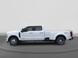 Ford Super Duty F-350 DRW Platinum 4WD Crew Cab 8' Box 2026 — side view