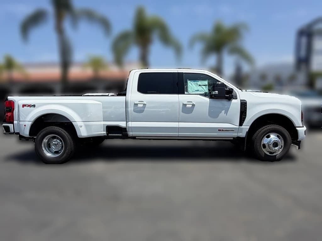 Ford Super Duty F-350 DRW Platinum 4WD Crew Cab 8' Box 2026 — side view