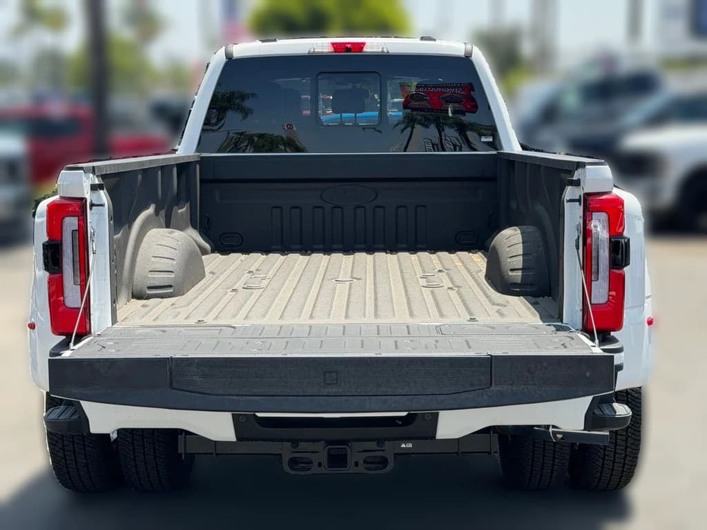 Ford Super Duty F-350 DRW Platinum 4WD Crew Cab 8' Box 2026 — side view