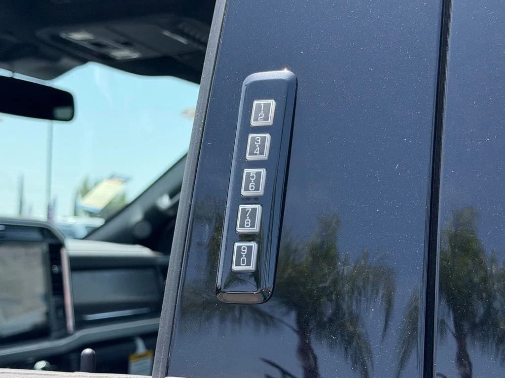 Ford Super Duty F-350 DRW Platinum 4WD Crew Cab 8' Box 2026 — side view
