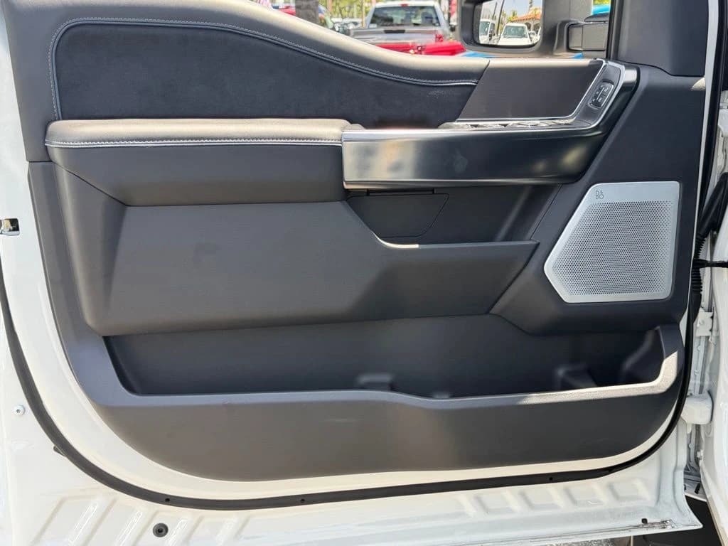 Ford Super Duty F-350 DRW Platinum 4WD Crew Cab 8' Box 2026 — side view