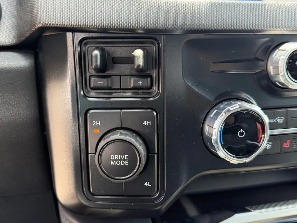 Ford Super Duty F-350 DRW Platinum 4WD Crew Cab 8' Box 2026 — side view