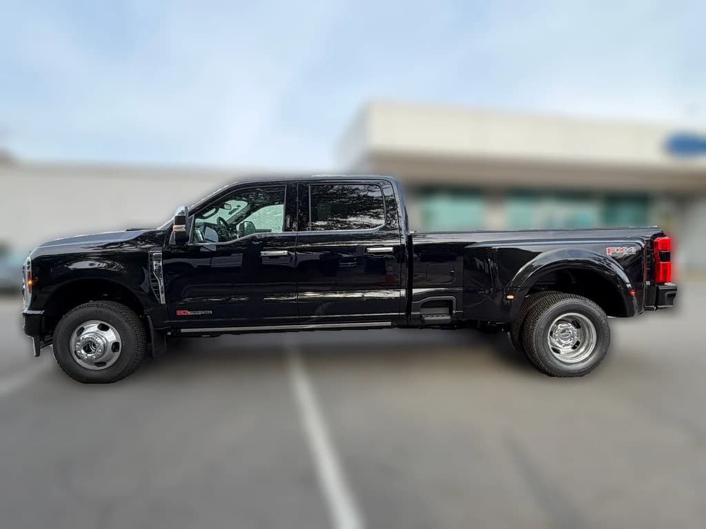 Ford Super Duty F-350 DRW Platinum 4WD Crew Cab 8' Box 2026 — side view
