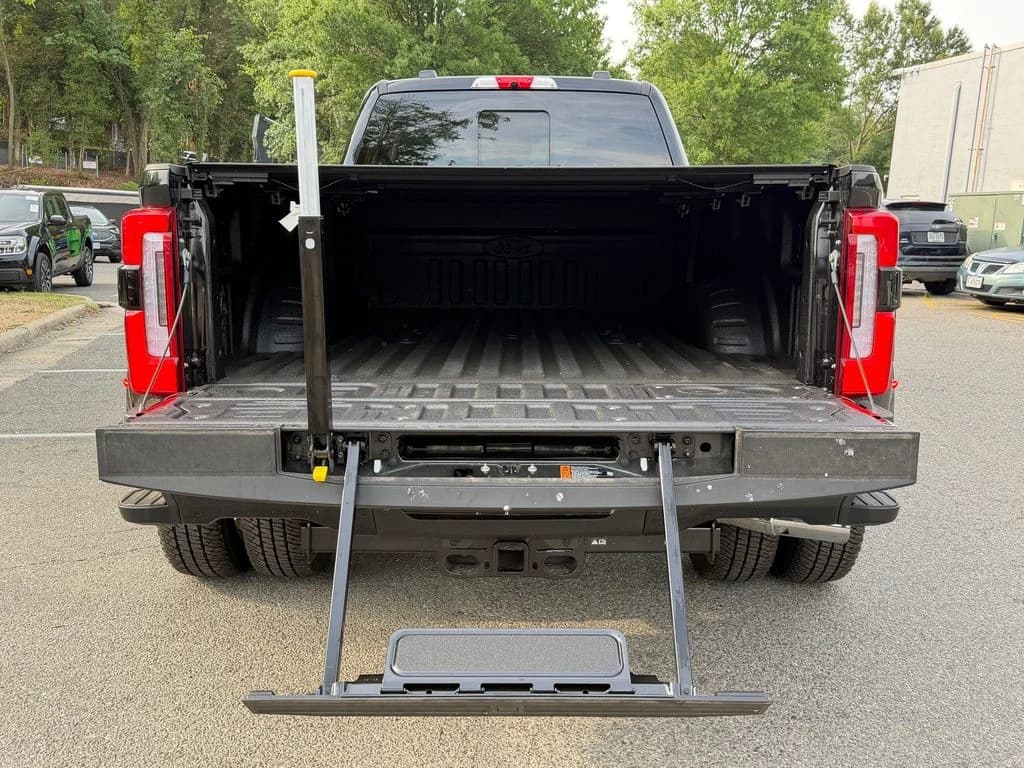 Ford Super Duty F-350 DRW Platinum 4WD Crew Cab 8' Box 2026 — side view