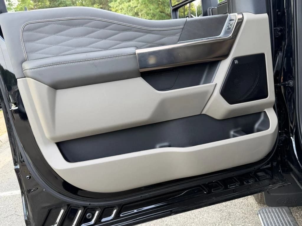 Ford Super Duty F-350 DRW Platinum 4WD Crew Cab 8' Box 2026 — side view