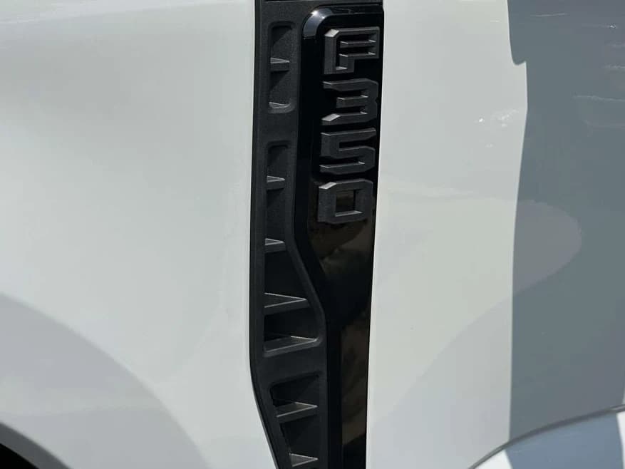 Ford Super Duty F-350 DRW Platinum 4WD Crew Cab 8' Box 2026 — side view