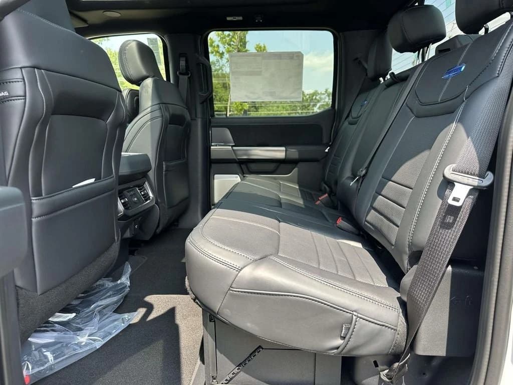 Ford Super Duty F-350 DRW Platinum 4WD Crew Cab 8' Box 2026 — side view