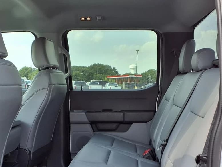 Ford Super Duty F-350 DRW XL 4WD Crew Cab 8' Box 2026 — side view