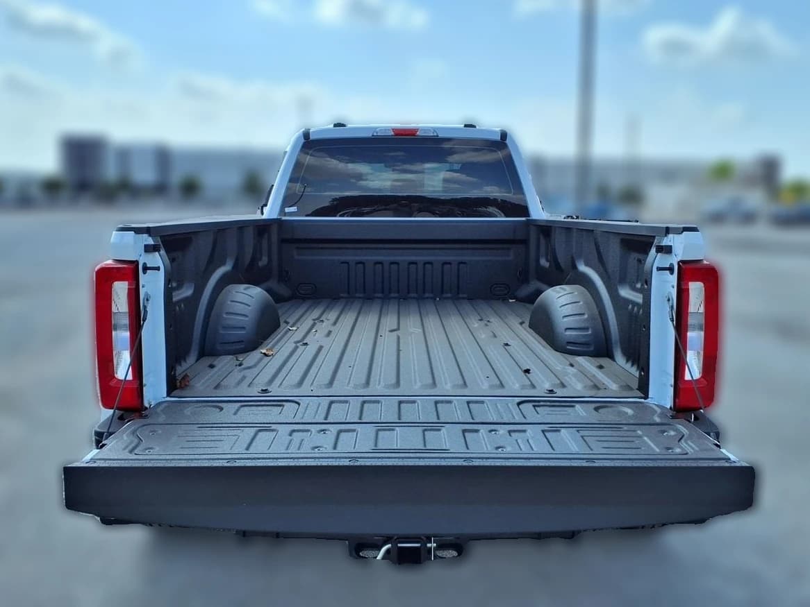 Ford Super Duty F-350 DRW XL 4WD Crew Cab 8' Box 2026 — side view