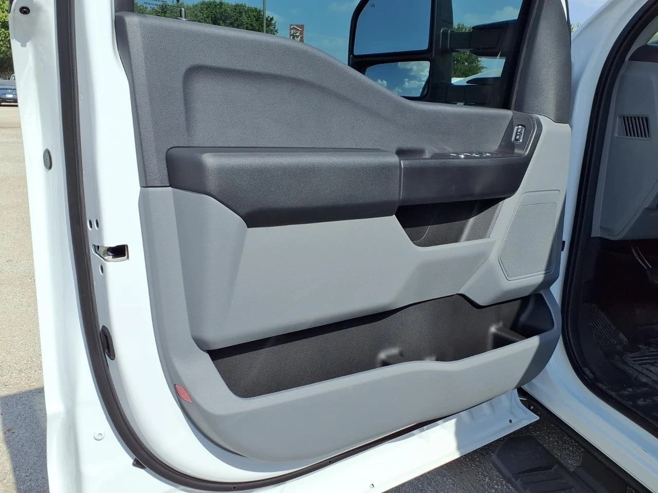 Ford Super Duty F-350 DRW XL 4WD Crew Cab 8' Box 2026 — side view