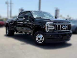 Ford Super Duty F-350 DRW Platinum 4WD Crew Cab 8' Box