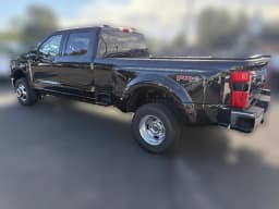 Ford Super Duty F-350 DRW LARIAT 4WD Crew Cab 8' Box 2027 — side view