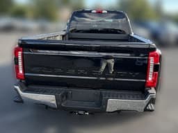 Ford Super Duty F-350 DRW LARIAT 4WD Crew Cab 8' Box 2027 — side view