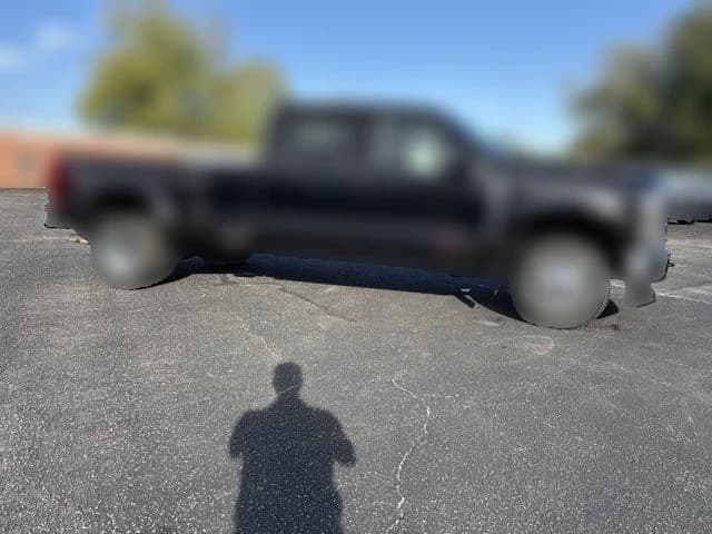 Ford Super Duty F-350 DRW LARIAT 4WD Crew Cab 8' Box 2027 — side view